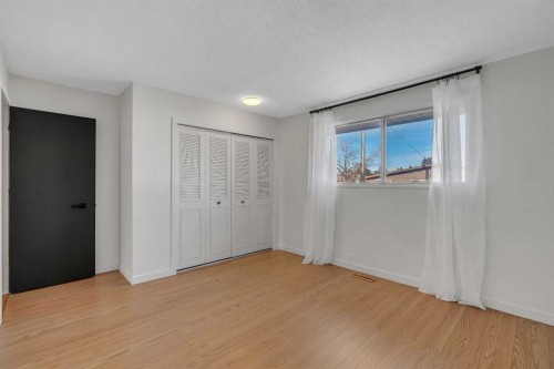 3404 35 Avenue Se, Calgary, AB - Indoor Photo Showing Other Room