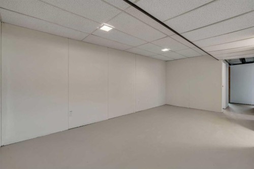 3404 35 Avenue Se, Calgary, AB - Indoor