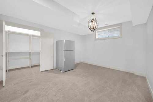 127 Evansview Road Nw, Calgary, AB - Indoor Photo Showing Other Room
