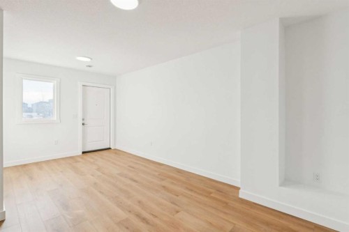 204-95 Saddlecrest Circle Ne, Calgary, AB - Indoor Photo Showing Other Room
