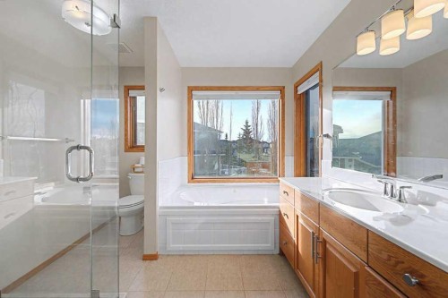 105 Citadel Crest Park Nw, Calgary, AB - Indoor Photo Showing Bathroom