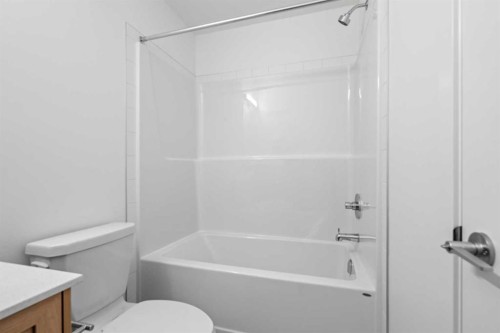 1007-25 Wildwoods Court Sw, Airdrie, AB - Indoor Photo Showing Bathroom
