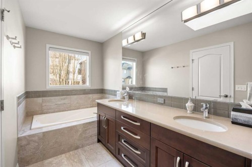 34 Edgeridge Mews Nw, Calgary, AB - Indoor Photo Showing Bathroom