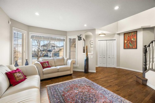 34 Edgeridge Mews Nw, Calgary, AB - Indoor Photo Showing Living Room