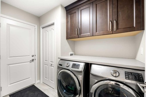 34 Edgeridge Mews Nw, Calgary, AB - Indoor Photo Showing Laundry Room