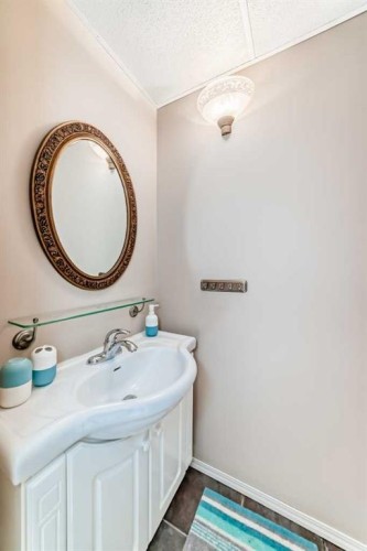 116 Hidden Creek Rise Nw, Calgary, AB - Indoor Photo Showing Bathroom