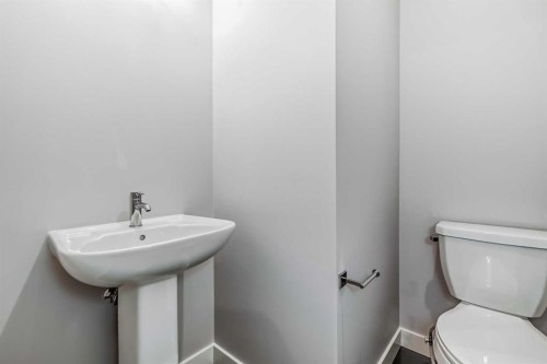 4 Topaz Place, Cochrane, AB - Indoor Photo Showing Bathroom
