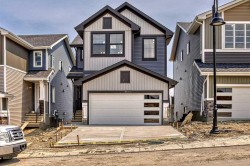 4 Topaz Place  Cochrane, AB T4C 3K2