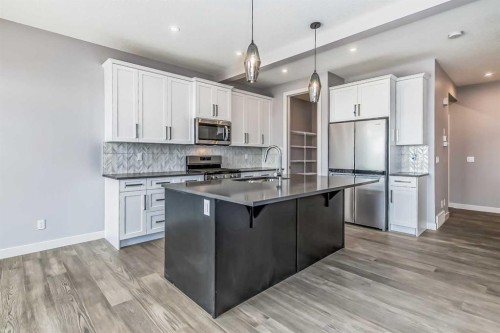 4 Topaz Place, Cochrane, AB - Indoor Photo Showing Kitchen With Upgraded Kitchen