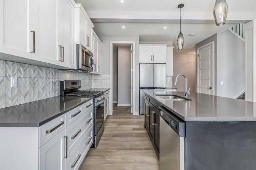 4 Topaz Place, Cochrane, AB - Indoor Photo Showing Kitchen With Upgraded Kitchen