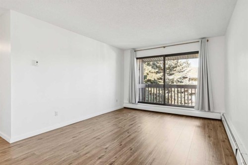 54-366 94 Avenue Se, Calgary, AB - Indoor Photo Showing Other Room