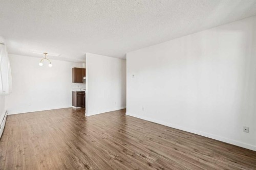 54-366 94 Avenue Se, Calgary, AB - Indoor