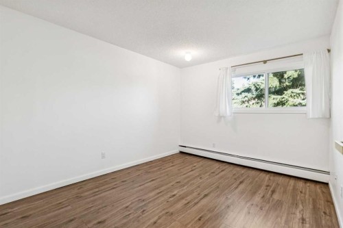 54-366 94 Avenue Se, Calgary, AB - Indoor Photo Showing Other Room
