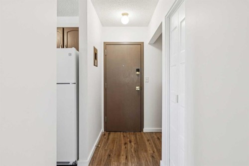 54-366 94 Avenue Se, Calgary, AB - Indoor Photo Showing Other Room
