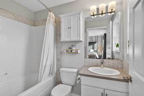 317 Legacy Boulevard Se, Calgary, AB - Indoor Photo Showing Bathroom