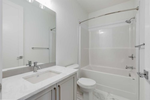 1414-520 Reynolds Avenue Sw, Airdrie, AB - Indoor Photo Showing Bathroom