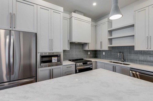 1414-520 Reynolds Avenue Sw, Airdrie, AB - Indoor Photo Showing Kitchen With Double Sink With Upgraded Kitchen