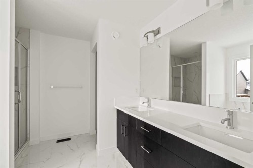 71 Silver Spruce Grove Sw, Calgary, AB - Indoor Photo Showing Bathroom