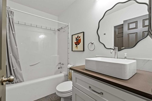 140 Allen Crescent, Vulcan, AB - Indoor Photo Showing Bathroom