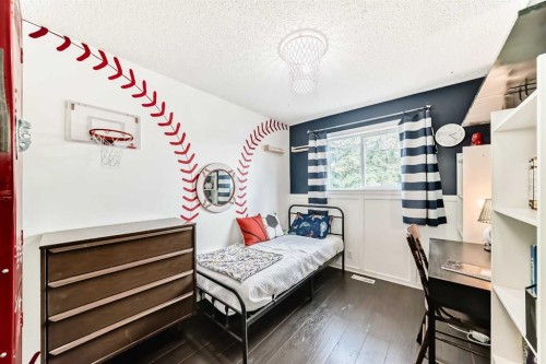 12 Taraglen Road Ne, Calgary, AB - Indoor Photo Showing Bedroom