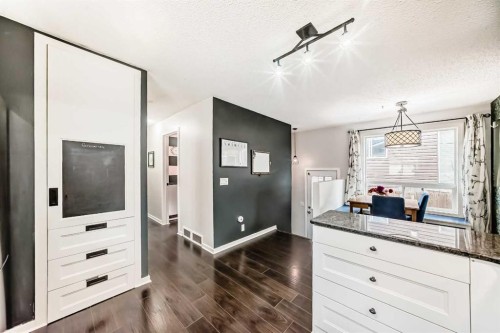 12 Taraglen Road Ne, Calgary, AB - Indoor