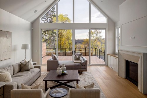 2920 Toronto Crescent Nw, Calgary, AB - Indoor Photo Showing Living Room