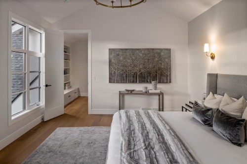 2920 Toronto Crescent Nw, Calgary, AB - Indoor Photo Showing Bedroom