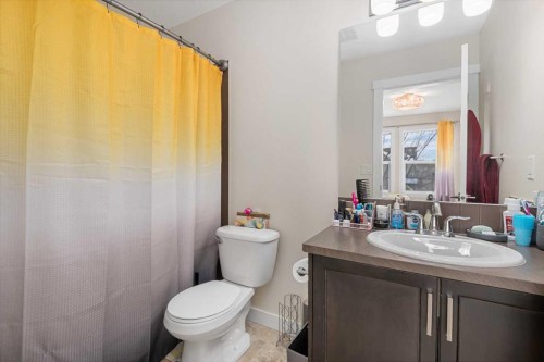 75 Williamstown Landing Nw, Airdrie, AB - Indoor Photo Showing Bathroom