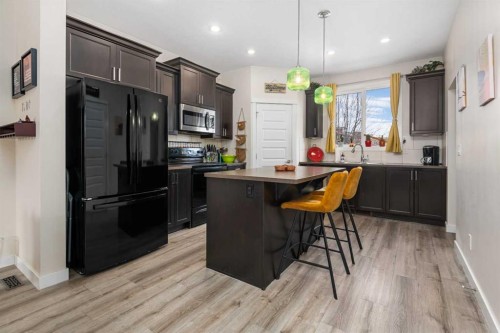 75 Williamstown Landing Nw, Airdrie, AB - Indoor Photo Showing Kitchen With Upgraded Kitchen