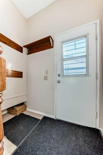 208 Bracewood Road Sw, Calgary, AB - Indoor Photo Showing Other Room