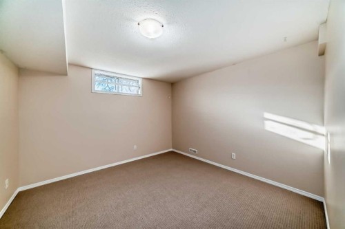 208 Bracewood Road Sw, Calgary, AB - Indoor Photo Showing Other Room