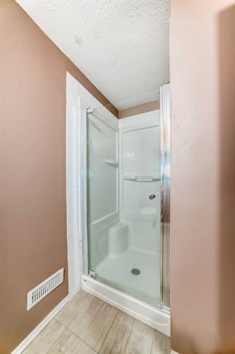 208 Bracewood Road Sw, Calgary, AB - Indoor Photo Showing Bathroom