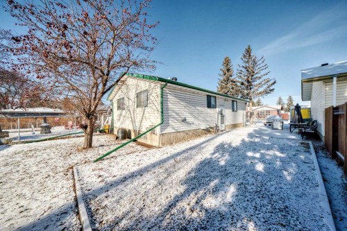 208 Bracewood Road Sw, Calgary, AB - Outdoor