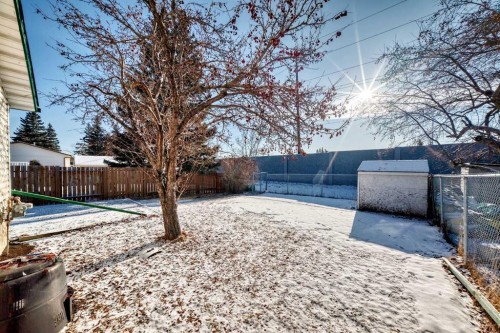 208 Bracewood Road Sw, Calgary, AB - Outdoor