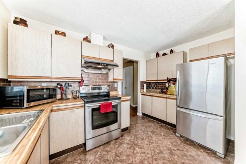 208 Bracewood Road Sw, Calgary, AB - Indoor Photo Showing Kitchen With Double Sink