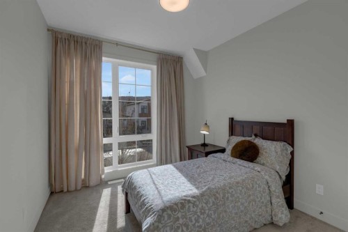 7712 36 Avenue Nw, Calgary, AB - Indoor Photo Showing Bedroom