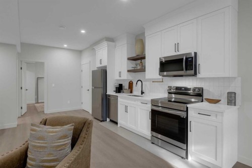 7712 36 Avenue Nw, Calgary, AB - Indoor Photo Showing Kitchen With Stainless Steel Kitchen