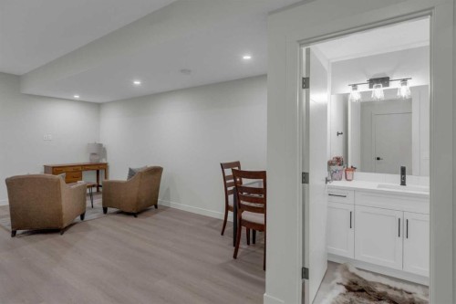 7712 36 Avenue Nw, Calgary, AB - Indoor Photo Showing Other Room