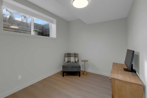 7712 36 Avenue Nw, Calgary, AB - Indoor Photo Showing Other Room