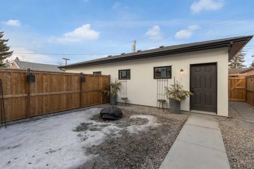 7712 36 Avenue Nw, Calgary, AB - Outdoor