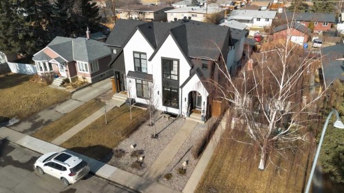 7712 36 Avenue Nw, Calgary, AB - Outdoor