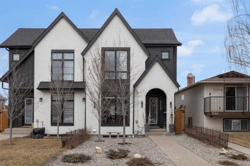 7712 36 Avenue Nw, Calgary, AB - Outdoor With Facade