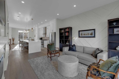 7712 36 Avenue Nw, Calgary, AB - Indoor Photo Showing Other Room