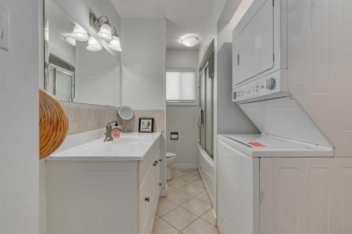 114 Wheatland Trail, Strathmore, AB - Indoor Photo Showing Laundry Room