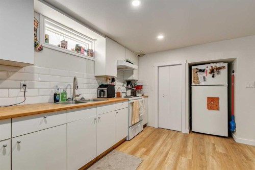 114 Wheatland Trail, Strathmore, AB - Indoor Photo Showing Kitchen With Double Sink