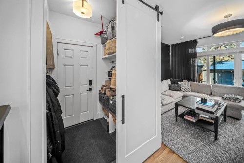 1910 48 Avenue Sw, Calgary, AB - Indoor Photo Showing Other Room