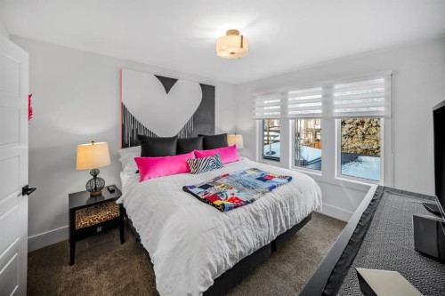 1910 48 Avenue Sw, Calgary, AB - Indoor Photo Showing Bedroom