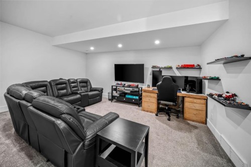 1910 48 Avenue Sw, Calgary, AB - Indoor