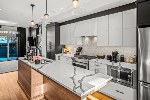 1910 48 Avenue Sw, Calgary, AB - Indoor Photo Showing Kitchen With Stainless Steel Kitchen With Upgraded Kitchen