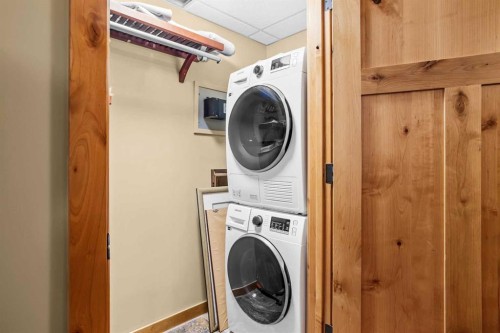 112-379 Spring Creek Drive, Canmore, AB - Indoor Photo Showing Laundry Room